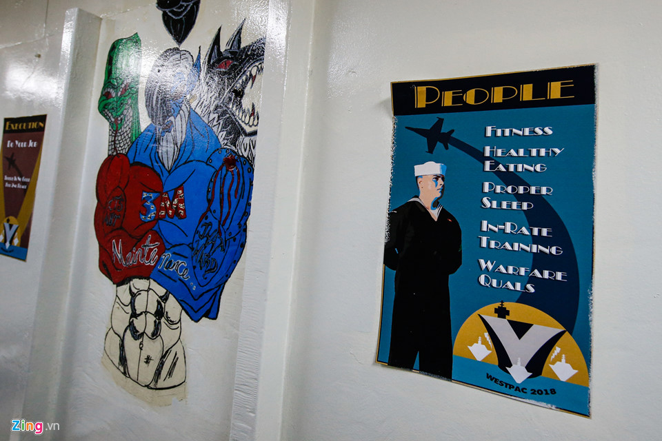 Thủy thủ gốc Việt và cuộc sống trên siêu tàu sân bay Mỹ